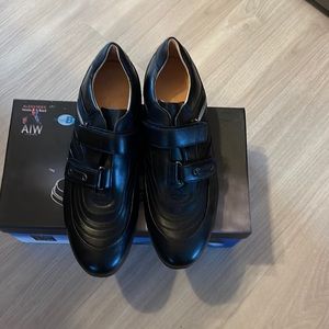 Black leather AIW breezewalk shoes